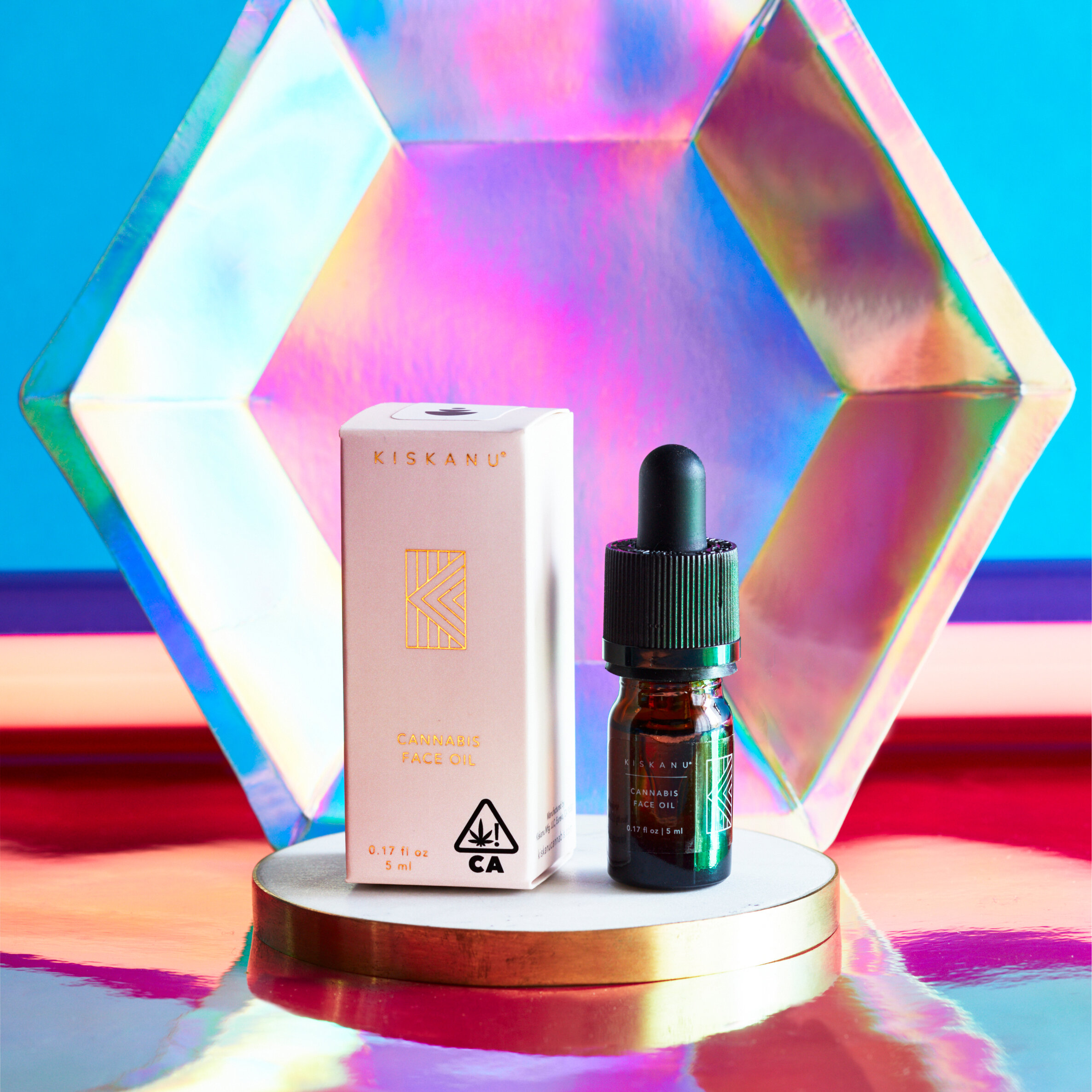 Let your skin drink it up! Photo: ChingImages. © mymilligram. Art direction: Marcia Gagliardi. Styling: Christian Jusinski/Surfacehaus.